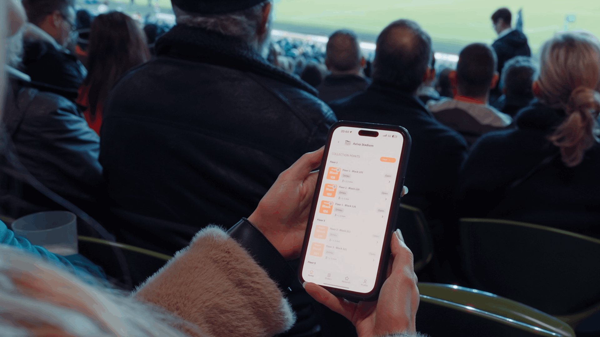 Fan in the stand choosing a drinks collection point in the Skippio app at the Aviva Stadium